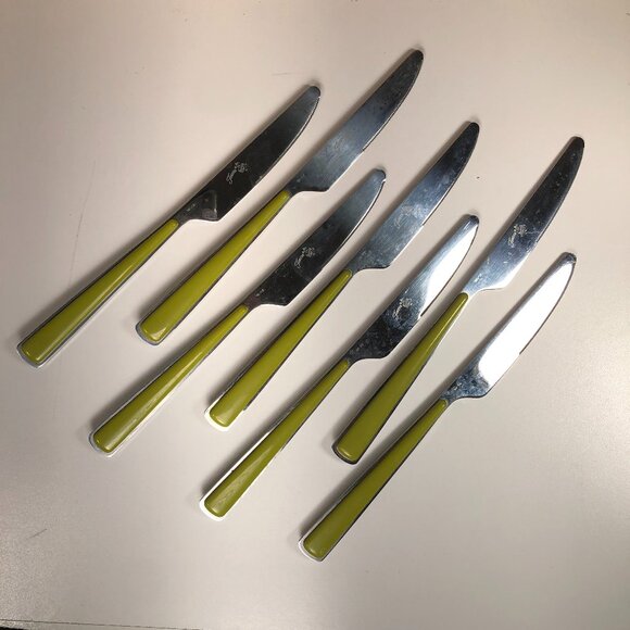 7 Cambridge Fiesta Merengue Dinner Knives Flatware Stainless Steel Lime Green - Picture 1 of 6